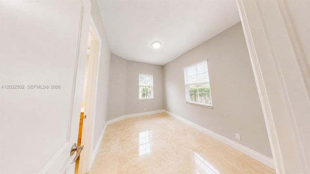 5751 SW 59th PL 5751, South Miami, FL 33143
