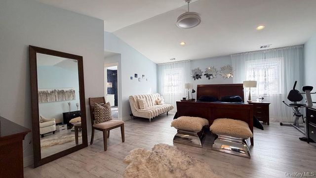 110 Willow Wood Drive, Oakdale, NY 11769