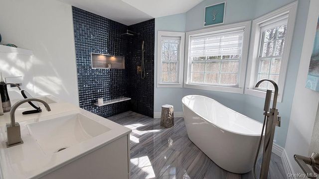 110 Willow Wood Drive, Oakdale, NY 11769