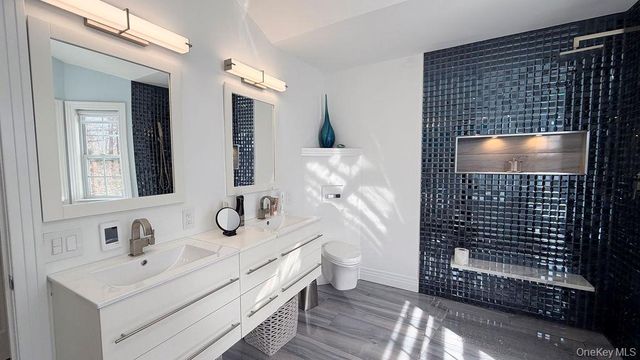 110 Willow Wood Drive, Oakdale, NY 11769