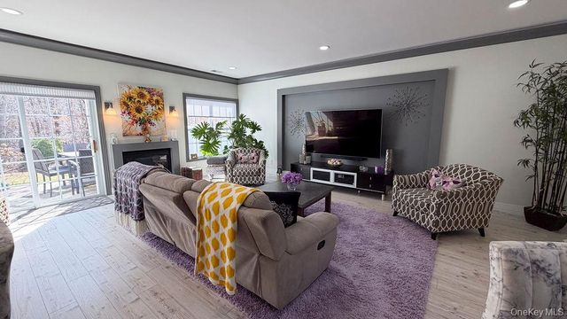 110 Willow Wood Drive, Oakdale, NY 11769