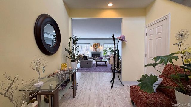 110 Willow Wood Drive, Oakdale, NY 11769