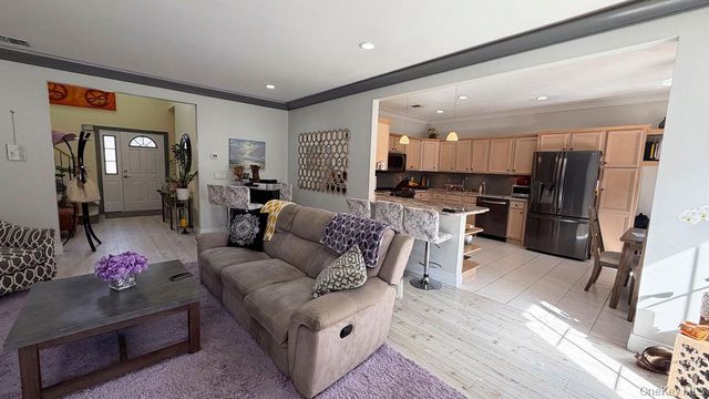 110 Willow Wood Drive, Oakdale, NY 11769