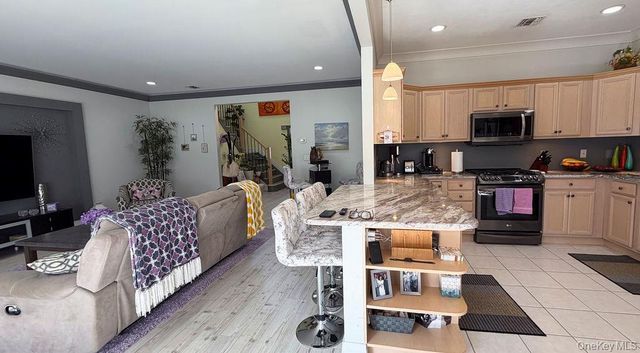 110 Willow Wood Drive, Oakdale, NY 11769