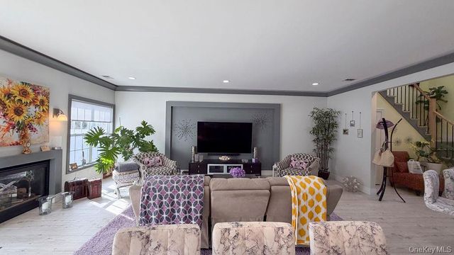 110 Willow Wood Drive, Oakdale, NY 11769