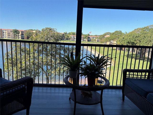 5926 Coral Lake Drive 302, Margate, FL 33063