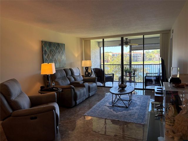 5926 Coral Lake Drive 302, Margate, FL 33063