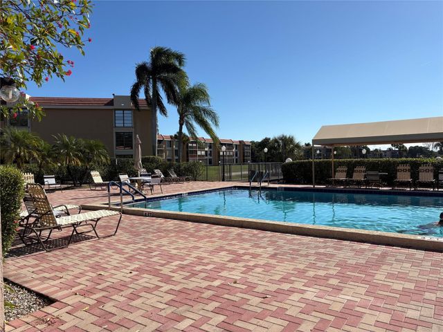 5926 Coral Lake Drive 302, Margate, FL 33063