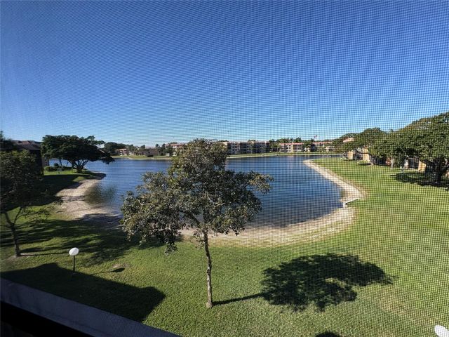 5926 Coral Lake Drive 302, Margate, FL 33063