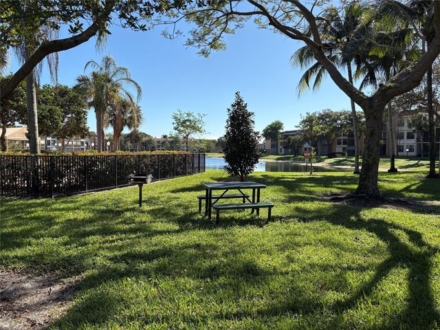 5926 Coral Lake Drive 302, Margate, FL 33063