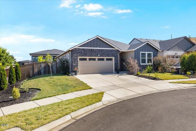 3281 Broken Top Way, Medford, OR 97504