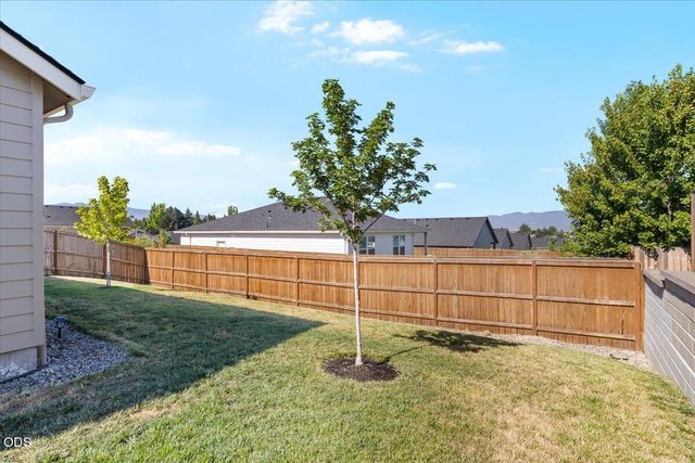 3281 Broken Top Way, Medford, OR 97504