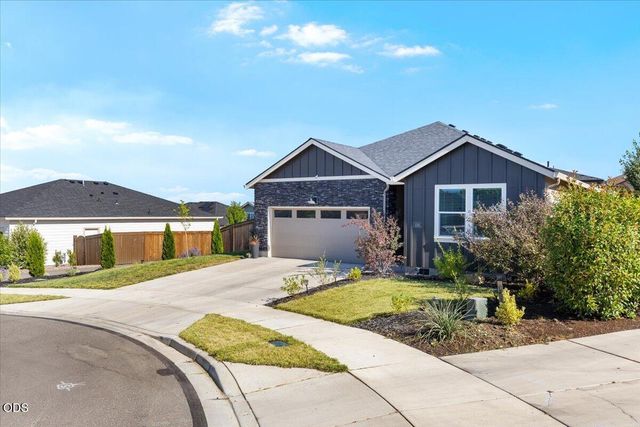 3281 Broken Top Way, Medford, OR 97504