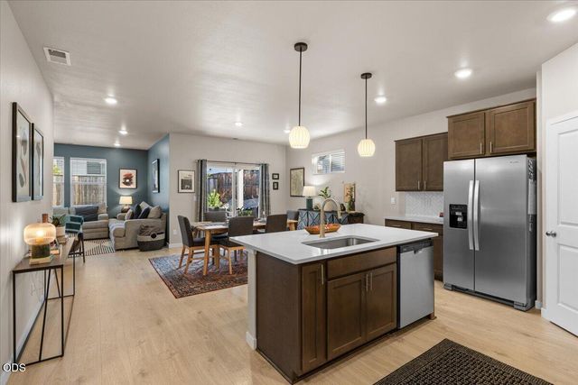 3281 Broken Top Way, Medford, OR 97504