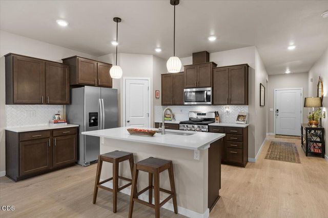3281 Broken Top Way, Medford, OR 97504