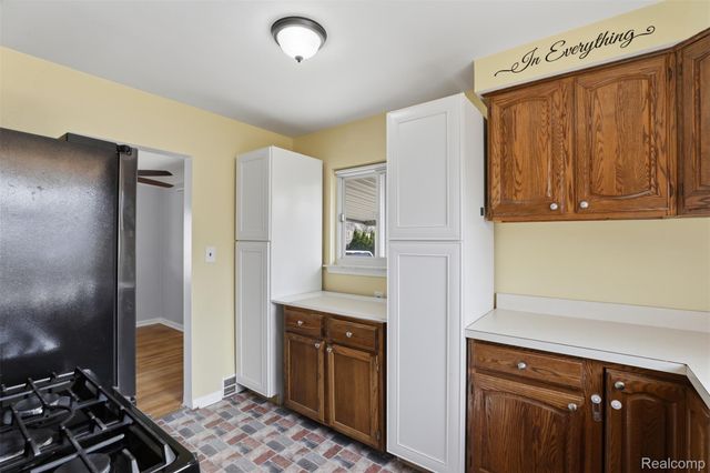 31651 Grant Street, Wayne, MI 48184