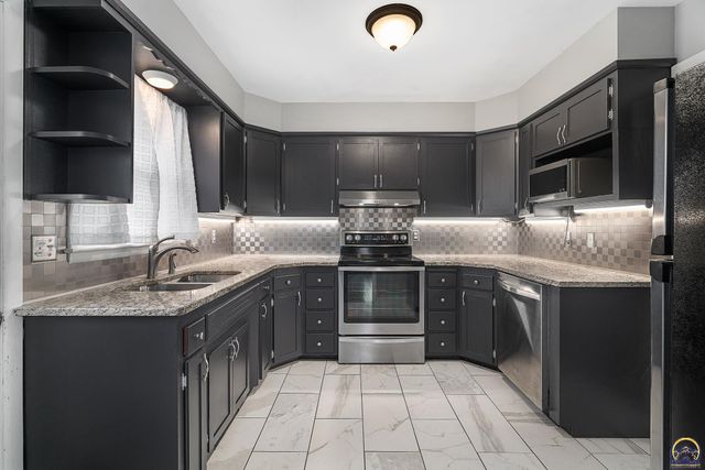 1530 SW Wayne AVE, Topeka, KS 66604