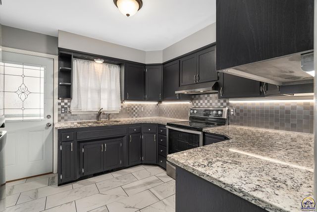 1530 SW Wayne AVE, Topeka, KS 66604