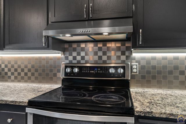 1530 SW Wayne AVE, Topeka, KS 66604