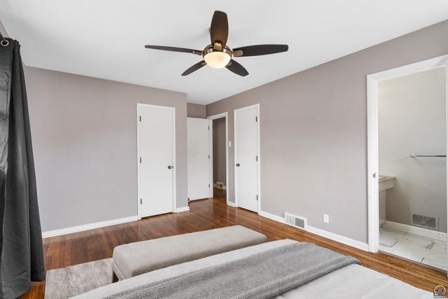 1530 SW Wayne AVE, Topeka, KS 66604