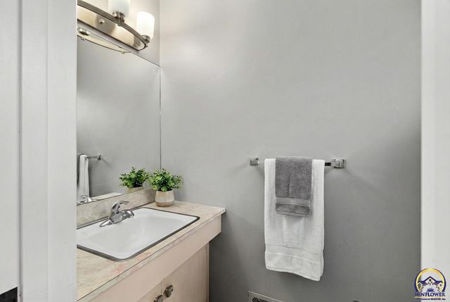 1530 SW Wayne AVE, Topeka, KS 66604