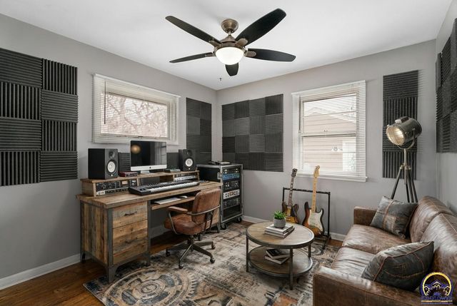 1530 SW Wayne AVE, Topeka, KS 66604