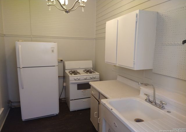 822 E Carson St Apt 4, San Antonio, TX 78208