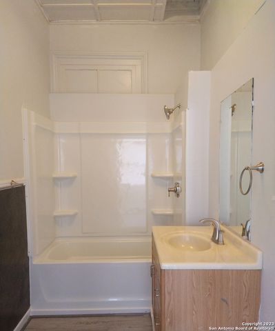 822 E Carson St Apt 4, San Antonio, TX 78208