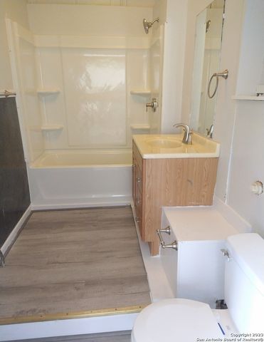 822 E Carson St Apt 4, San Antonio, TX 78208