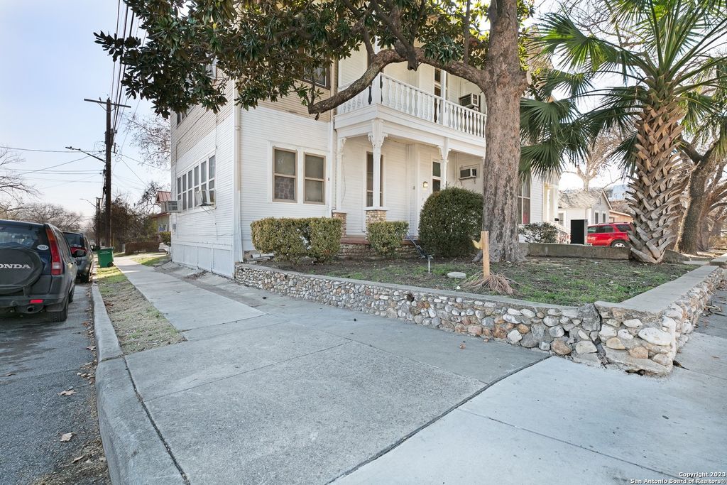 822 E Carson St Apt 4, San Antonio, TX 78208