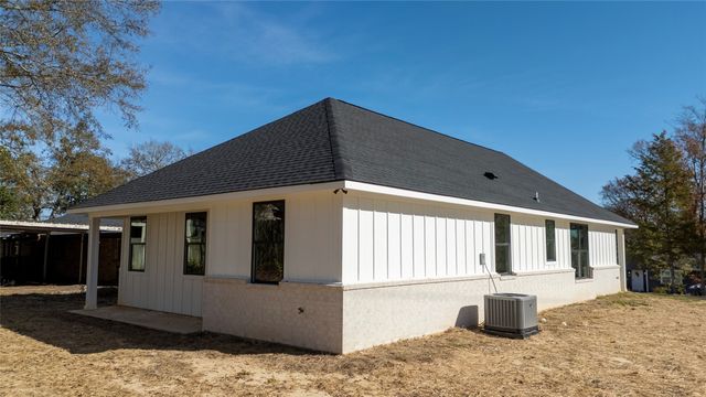 307 S Langham Street, Troup, TX 75789