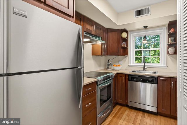 7611 TIVERTON DR, Springfield, VA 22152