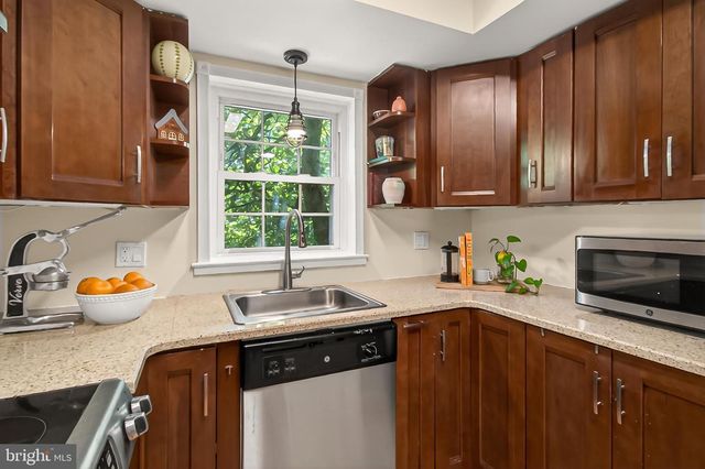 7611 TIVERTON DR, Springfield, VA 22152