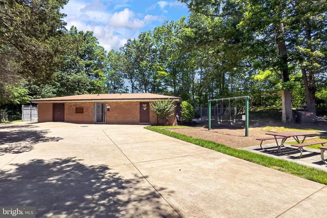 7611 TIVERTON DR, Springfield, VA 22152