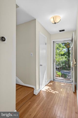 7611 TIVERTON DR, Springfield, VA 22152