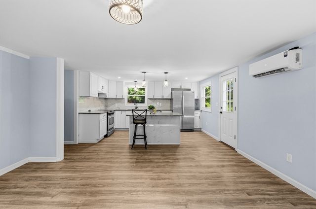 380 Brayton Rd, Tiverton, RI 02878
