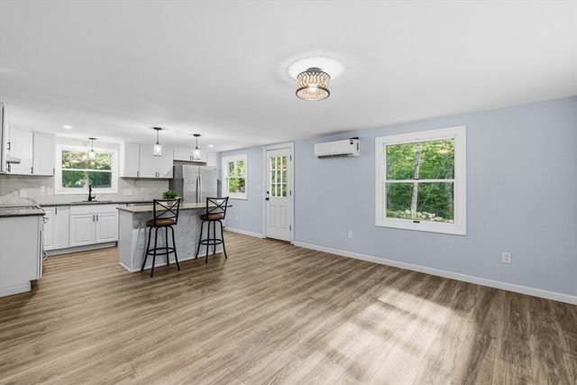 380 Brayton Rd, Tiverton, RI 02878