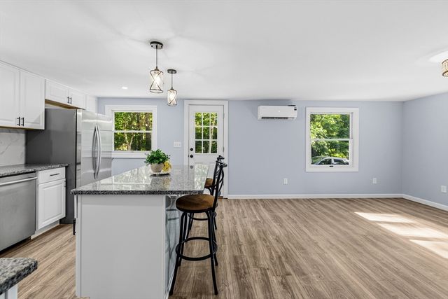 380 Brayton Rd, Tiverton, RI 02878