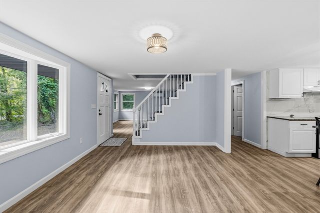 380 Brayton Rd, Tiverton, RI 02878