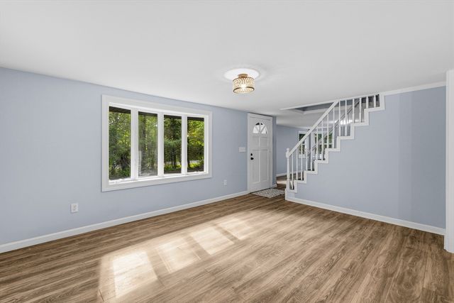 380 Brayton Rd, Tiverton, RI 02878