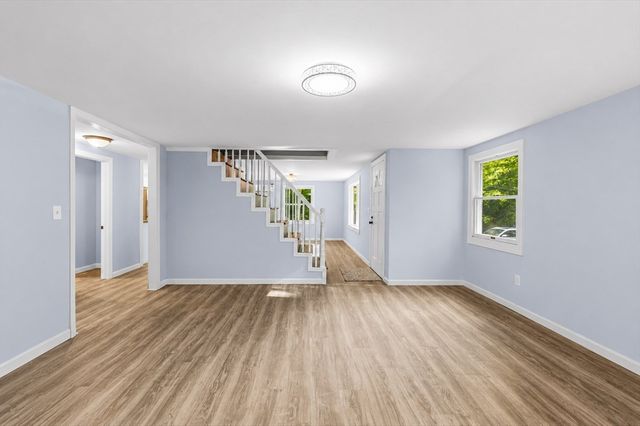 380 Brayton Rd, Tiverton, RI 02878