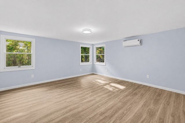 380 Brayton Rd, Tiverton, RI 02878