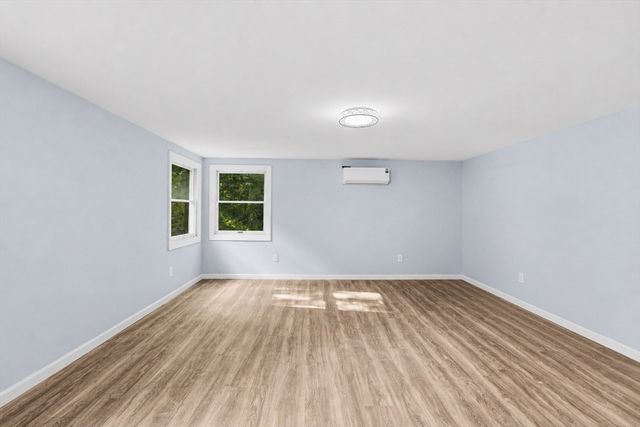 380 Brayton Rd, Tiverton, RI 02878