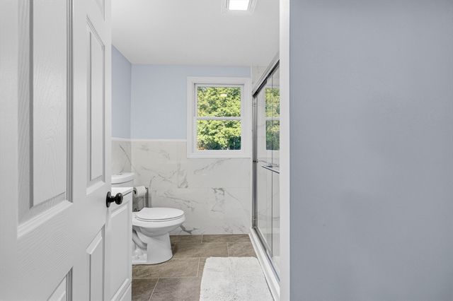 380 Brayton Rd, Tiverton, RI 02878