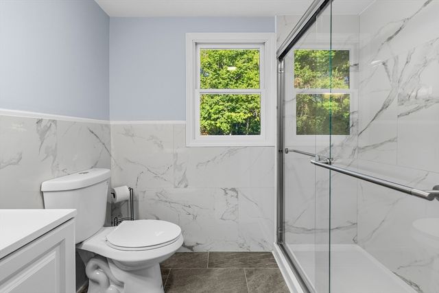 380 Brayton Rd, Tiverton, RI 02878