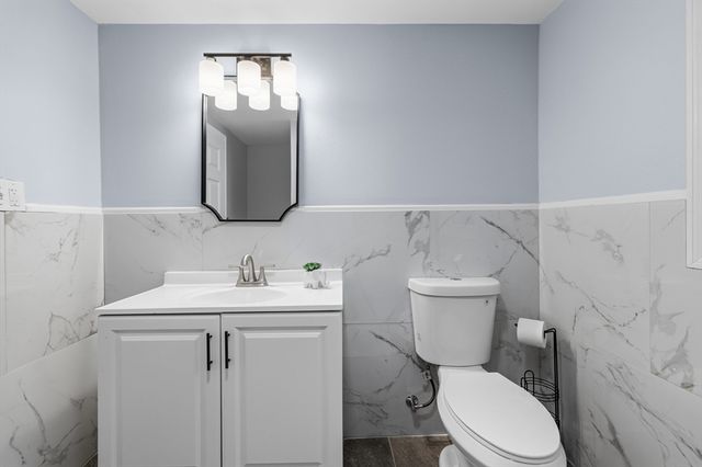 380 Brayton Rd, Tiverton, RI 02878