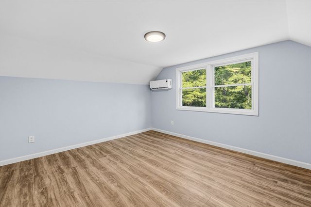 380 Brayton Rd, Tiverton, RI 02878