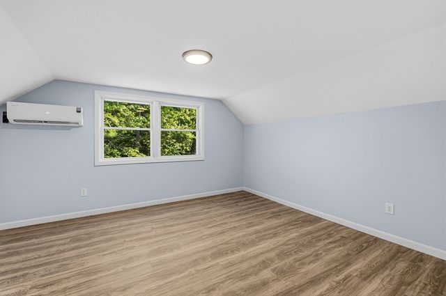 380 Brayton Rd, Tiverton, RI 02878
