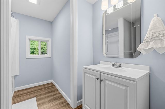 380 Brayton Rd, Tiverton, RI 02878