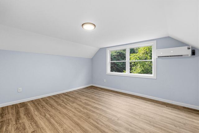 380 Brayton Rd, Tiverton, RI 02878